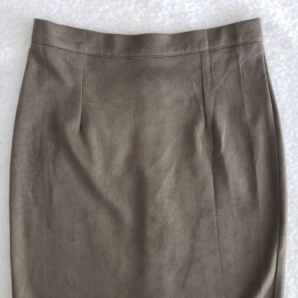 Missguided Olive Suede Button-Front Pencil Skirt - Picture 9 of 10